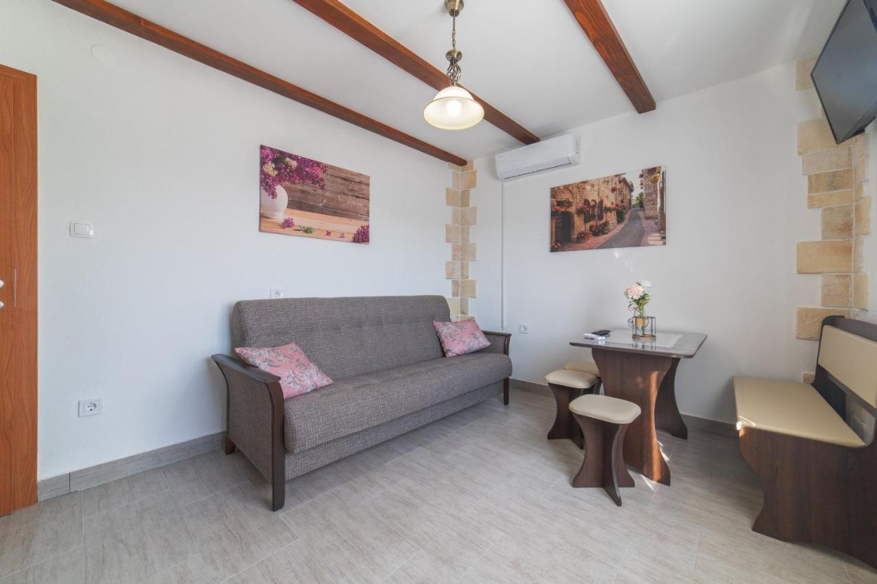 Holiday Home Sego With Private Pool Veliki Brocanac Ngoại thất bức ảnh